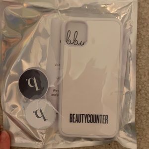 Beautycounter iPhone 11 case + 2 pop sockets NEW